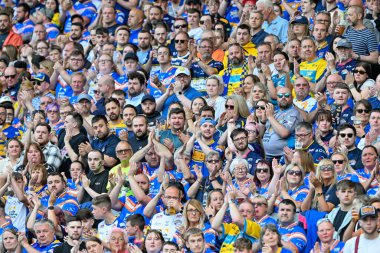 Taraftarlar Rob Burrow 'u 15. Betfred Süper Lig karşılaşması öncesinde Headingley Stadyumu Leigh Leopards' a karşı Leeds Stadyumu, Leeds, İngiltere 21 Haziran 2024 