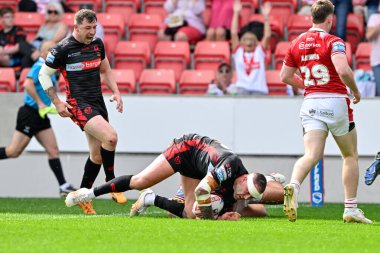 St. Helens takımından Curtis Sironen, Salford Red Devils 'in St. Helens' e karşı oynadığı Salford Community Stadyumu, Eccles, İngiltere 'de 23 Haziran 2024' te oynanan 15. 