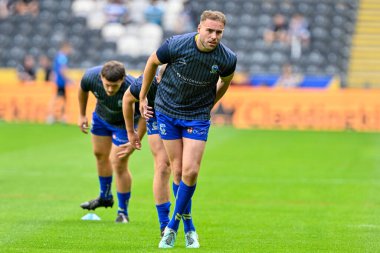 Warrington Wolves takımından Matty Russell, 22 Haziran 2024 'te MKM Stadyumu' nda oynanan 15. Betfred Süper Lig karşılaşması öncesinde ısınıyor. 