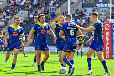 Warrington Wolves 'tan Matt Dufty, Betfred Süper Lig 15. Raundda Warrington Wolves' a karşı oynadığı MKM Stadyumu 'nda 22 Haziran 2024' de oynanan karşılaşmada 0-10 Warrington Wolves 'a katılma çabasını kutluyor. 