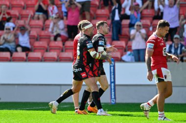 St. Helens takımından Mark Percival, Salford Red Devils 'in St. Helens' e karşı oynadığı Salford Community Stadyumu, Eccles, Birleşik Krallık, 23 Haziran 2024 'de oynanan 15. 