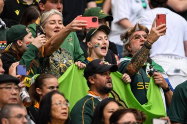 Güney Afrika taraftarları 22 Haziran 2024 'te Twickenham, İngiltere' de oynanan Güney Afrika Galler Kupası karşılaşmasında 