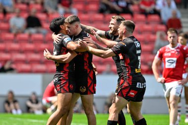 St. Helens takımından James Bell, Salford Red Devils 'in St. Helens' e karşı oynadığı Salford Community Stadyumu, Eccles, Birleşik Krallık, 23 Haziran 2024 'te oynanan 15. 