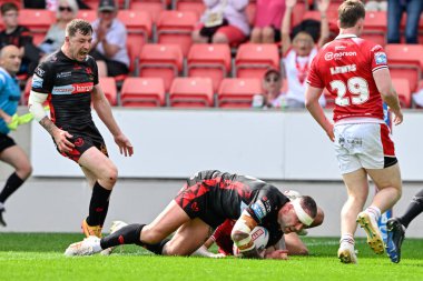 St. Helens takımından Curtis Sironen, Salford Red Devils 'in St. Helens' e karşı oynadığı Salford Community Stadyumu, Eccles, İngiltere 'de 23 Haziran 2024' te oynanan 15. 