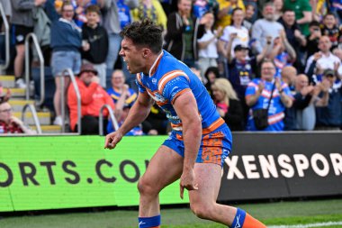 Leeds Rhinos 'tan Brodie Croft, Leeds Stadyumu Leeds Leigh Leopards' a karşı oynadığı Betfred Süper Lig karşılaşmasında 10-0 Leeds Rhinos 'a karşı oynadığı maçı 21 Haziran 2024' te kutluyor. 