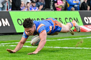 Leeds Rhinos 'tan Brodie Croft, Leeds Stadyumu' nda Leeds Leigh Leopards 'a karşı oynadığı 15. Betfred Süper Lig karşılaşmasında 10-0 Leeds Rhinos' a karşı mücadele ediyor. 