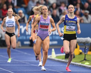 Jemma Reekie, Manchester Regional Arena, Manchester, Birleşik Krallık 'ta düzenlenen Microplus UK Atletizm Şampiyonası' nda 800 metre önde gidiyor. 