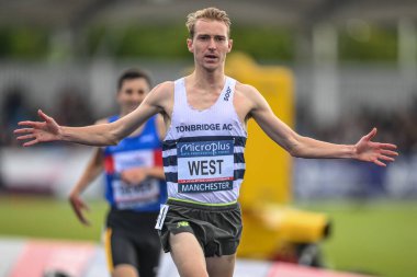 James West, Manchester Regional Arena, Manchester, İngiltere 'de düzenlenen Microplus UK Atletizm Şampiyonası' nda 5.000 metre kazandı. 