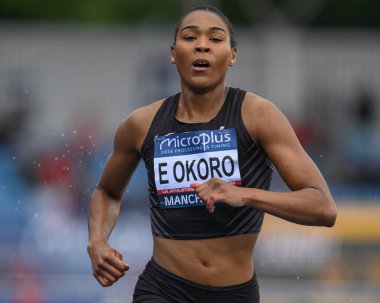 E Okoro, Manchester Regional Arena, Manchester, Birleşik Krallık 'ta düzenlenen Microplus UK Atletizm Şampiyonası' nın birinci gününde dümdüz karşıda..