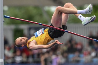 Webb, Manchester Regional Arena, Manchester 'da düzenlenen Microplus UK Atletizm Şampiyonası' nda 29 Haziran 2024 'te erkekler yüksek atlama sırasında barı kapatıyor. 