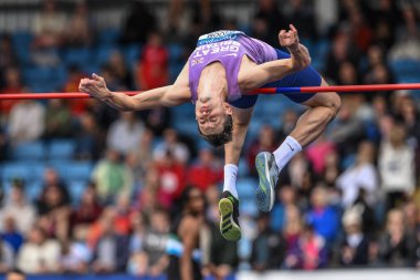 Broom-Edwards, Manchester Regional Arena, Manchester, Birleşik Krallık 'ta düzenlenen Microplus UK Atletizm Şampiyonası' nda barı kırpıyor. 