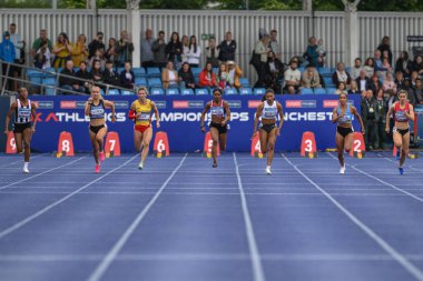 Manchester Bölgesel Arena, Manchester, Birleşik Krallık 'ta 29 Haziran 2024 tarihinde düzenlenen Microplus UK Atletizm Şampiyonası' nda 100m bayanlar ilk karşılaşması. 