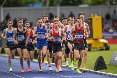 Max Heyden, Manchester Regional Arena, Manchester, Birleşik Krallık 'ta düzenlenen Microplus UK Atletizm Şampiyonası' nda erkekler 5.000 metre önde gidiyor. 