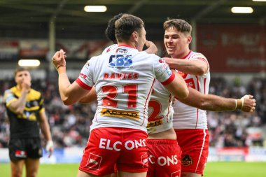 St. Helenscole 'den Sam Royle, 5 Temmuz 2024' te St Helens-Castleford Tigers maçında St. Helens-Castleford Stadyumu 'nda oynanan Betfred Süper Lig karşılaşmasını kutluyor.