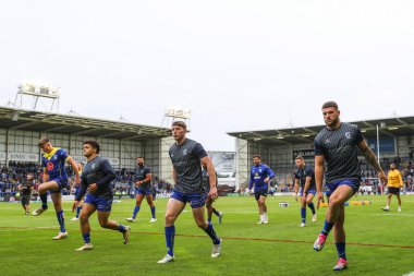 Warrington Wolves 'un oyuncuları maç öncesi ısınma turunda, 5 Temmuz 2024' te Warrington Jones Stadyumu 'nda oynanan Warrington Wolves - Huddersfield Giants maçının 16. 