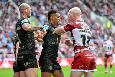 Wigan Warriors 'dan Umyla Hanley ve Wigan Warriors' tan Liam Farrell, Wigan Warriors - Leigh Leopards maçında 5 Temmuz 2024 'te DW Stadyumu' nda karşılaştılar. 