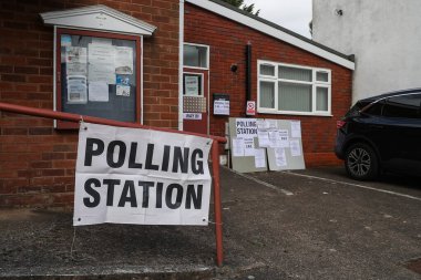 Birleşik Krallık 'ın Dudley Bölgesi' ndeki 2024 genel seçimleri sırasında 4 Temmuz 2024 'te Metodist Kilisesi Salonu' nun genel görünümü