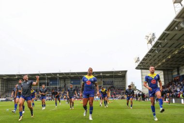Warrington Wolves 'un oyuncuları maç öncesi ısınma turunda, 5 Temmuz 2024' te Warrington Jones Stadyumu 'nda oynanan Warrington Wolves - Huddersfield Giants maçının 16. 