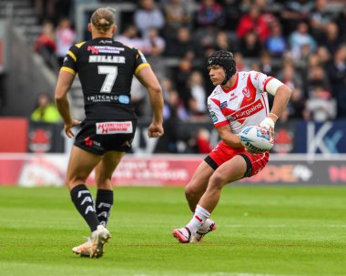 St. Helens takımından Jonny Lomax, 5 Temmuz 2024 'te St Helens' in Castleford Tigers 'a karşı oynadığı Betfred Süper Lig karşılaşmasında sahada. 