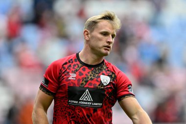 Leopar Leoparlar 'dan Brad Dwyer, 5 Temmuz 2024' te İngiltere 'nin Wigan Stadyumu' nda oynanan Wigan Warriors - Leigh Leopards maçının 16. raundunda ısınıyor. 