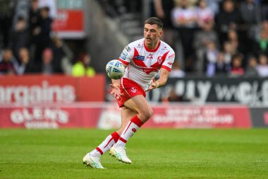 St. Helens takımından Lewis Dodd, 5 Temmuz 2024 'te St Helens' in Castleford Tigers 'a karşı oynadığı Betfred Süper Lig karşılaşmasında sahada. 