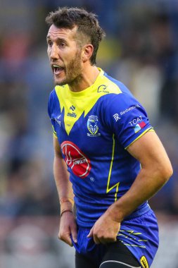 Warrington Wolves takımından Stefan Ratchford, 5 Temmuz 2024 'te Warrington, Warrington' da oynanan Betfred Süper Lig 16. Maçı 'nda takım arkadaşlarına talimat veriyor. 