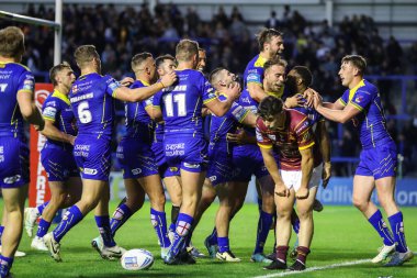 Warrington Wolves takımından Rodrick Tai, 5 Temmuz 2024 'te Warrington, Warrington' da oynanan Betfred Süper Lig 16. Raundda Warrington Wolves 'a karşı Huddersfield Giants maçında 46-0' lık galibiyetini kutluyor. 
