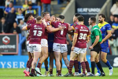 Betfred Süper Lig 16. Maçı 'nda gerginlik tırmanmaya başladı. Warrington Wolves, Huddersfield Giants' a karşı Halliwell Jones Stadyumu, Warrington, İngiltere, 5 Temmuz 2024 