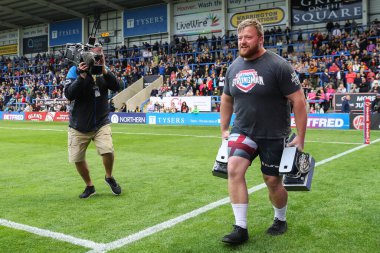 Paul Smith Birleşik Krallık 'ın en güçlü adamı Betfred Süper Lig 16. Raundu öncesinde Halliwell Jones Stadyumu' nda Warrington Wolves 'a karşı Huddersfield Giants maçı, 5 Temmuz 2024 