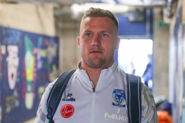Warrington Wolves 'tan Josh Drinkwater, 5 Temmuz 2024' te Warrington, Warrington 'daki Halliwell Jones Stadyumu' nda Warrington Wolves ile Huddersfield Giants arasında oynanan 16. 