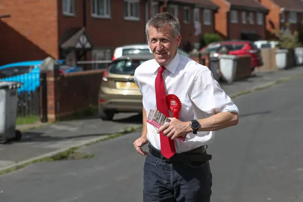 stock image Dan Jarvis, Barnsley North candidate for the Labour Party runs from door to door while canvassing in the Barnsley area during the 2024 United Kingdom elections in the Barnsley area, Barnsley, United Kingdom, 4th July 2024