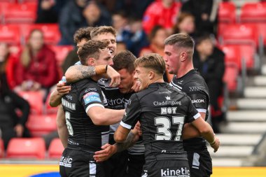 Jordan Lane Hull FC, İngiltere 'nin Eccles şehrinde oynanan Salford Red Devils vs Hull FC karşılaşmasında oynanan Betfred Süper Lig karşılaşmasını kutluyor. 