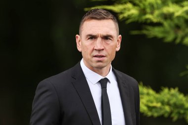 Kevin Sinfield, 7 Temmuz 2024 'te Pontefract Krematoryumu, Pontefract, İngiltere' deki Rob CBE Burrow Cenaze Töreni sırasında geldi. 