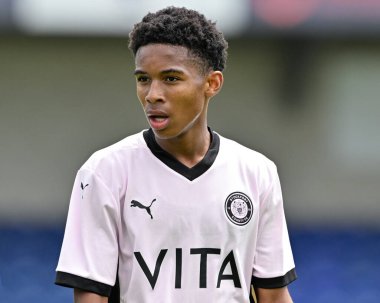 Stockport County 'den Harry Johnston, 6 Temmuz 2024' te Chester-Stockport County maçında Deva Stadyumu 'nda karşı karşıya geldi. 