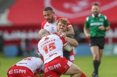 Hull KR 'dan Sam Luckley ve Hull KR' dan Elliot Minchella, Sewell Group Craven Park 'ta oynanan Betfred Süper Lig 16n karşılaşmasında Paul Seguier' i yendi.