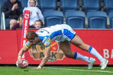 Leeds Rhinos takımından Paul Momirovski 6 Temmuz 2024 tarihinde Leeds, Leeds Stadyumu 'nda oynanan Betfred Süper Lig 16. Round karşılaşmasında skoru 8-6 olarak belirledi. 