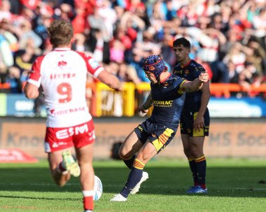 Katalan Ejderhaları 'ndan Theo Fages, 6 Temmuz 2024' te İngiltere 'nin Hull kentinde oynanan Sewell Group Craven Park' ta oynanan Betfred Süper Lig 16. Raundunda altın puanı aldı. 