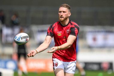 Salford Red Devils takımından Ethan Ryan, Betfred Süper Lig 16. Raundu öncesinde Salford Red Devils Hull FC 'ye karşı Salford Community Stadyumu, Eccles, İngiltere, 7 Temmuz 2024 