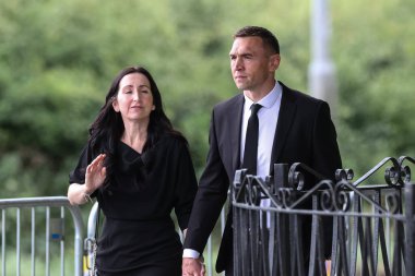 Kevin Sinfield 'ın eşi Jayne Sinfield, 7 Temmuz 2024' te Pontefract, İngiltere 'deki Pontefract Krematoryumu' ndaki Rob CBE Burrow Cenaze Töreni sırasında geldi. 