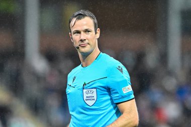 Hakem Bram Van Driessche UEFA Şampiyonlar Ligi - 1. Ön eleme Turu maçı The New Saints vs Dei, Park Hall Stadyumu, Oswestry, İngiltere, 9 Temmuz 2024 
