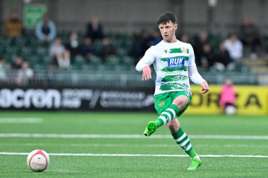 The New Saints 'ten Rory Holden, UEFA Şampiyonlar Ligi - 1. Ön eleme karşılaşmasında pas veriyor. The New Saints vs Dei, Park Hall Stadyumu, Oswestry, İngiltere, 9 Temmuz 2024 