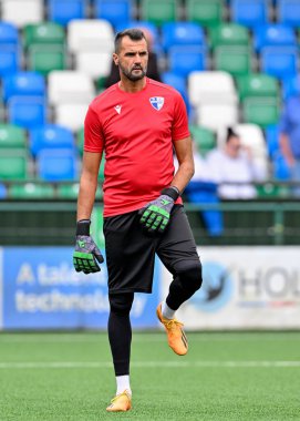 FK Dei takımından Pavle Velimirovi, UEFA Şampiyonlar Ligi 'nin önünde ısınıyor - 1. Ön eleme karşılaşması The New Saints vs Dei, Park Hall, Oswestry, Birleşik Krallık, 9 Temmuz 2024 
