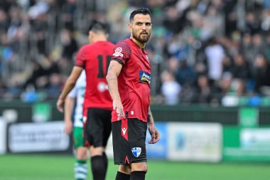 FK Dei 'den Caique Chagas, UEFA Şampiyonlar Ligi - 1. Ön eleme karşılaşmasında tepki gösterdi - 9 Temmuz 2024' te Park Hall, Oswestry, İngiltere 'deki New Saints vs Dei 