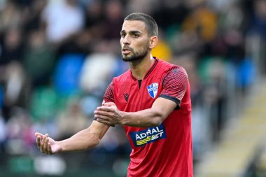 FK Dei 'den Stefan Mili, UEFA Şampiyonlar Ligi - 1. Ön eleme Turu karşılaşması sırasında İngiltere' nin Oswestry kentindeki Park Hall Stadyumu 'nda The New Saints vs Dei maçında eğitmenlik yapıyor. 