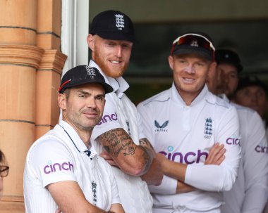 İngiltere 'den James Anderson, 1. Rothesay Deneme Maçı' nda İngiltere - Batı Hint Adaları - Lords, Londra, İngiltere - 10 Temmuz 2024 