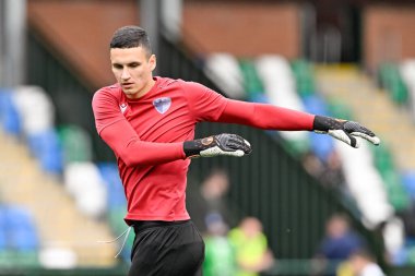 FK Dei 'den Igor Niki, UEFA Şampiyonlar Ligi' nin önünde ısınıyor - 1. Ön eleme karşılaşması The New Saints vs Dei, Park Hall Stadyumu, Oswestry, Birleşik Krallık, 9 Temmuz 2024 