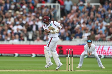 Batı Hint Adaları 'ndan Kavem Hodge, 1. Rothesay Test Maçı' nda 1. İngiltere - Batı Hint Adaları, Londra, İngiltere, 10 Temmuz 2024 'te topa vuruyor. 