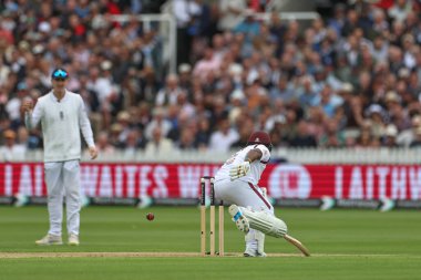 Batı Hint Adaları 'ndan Kavem Hodge, 1. Rothesay Deneme Maçı 1. İngiltere-Batı Hint Adaları karşılaşmasında elenmeden önce Londra, Birleşik Krallık' ta 10 Temmuz 2024 'te sahaya geri dönüyor. 