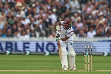 Batı Hint Adaları 'ndan Alick Athanaze, 1. Rothesay Test Maçı' nda 1. İngiltere-Batı Hint Adaları maçında 10 Temmuz 2024 'te İngiltere - Londra, Birleşik Krallık' ta bir güvenlik atışı yapıyor. 
