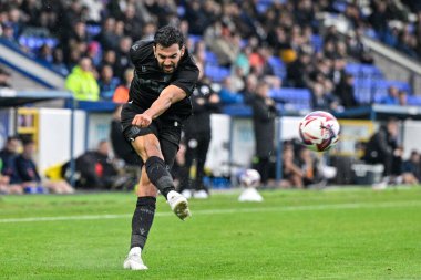 Stoke City 'den Mehdi Lris, 11 Temmuz 2024' te Chester-Stoke City maçında topu karşıdan karşıya geçirdi. 
